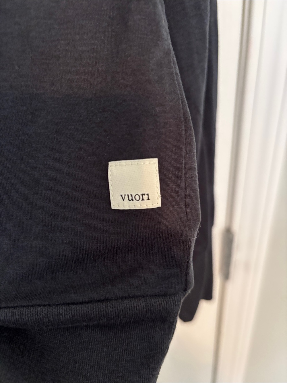 Vuori Black Heather Daydream Crew Long-Sleeve Tshirt size Small - Picture 4 of 5